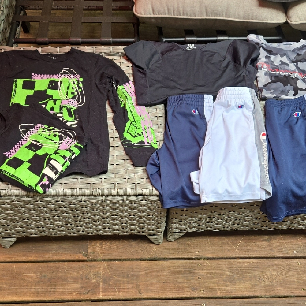Multiples Black and Green Long Sleeve Tee With Bonus 😃 see Last Pics.